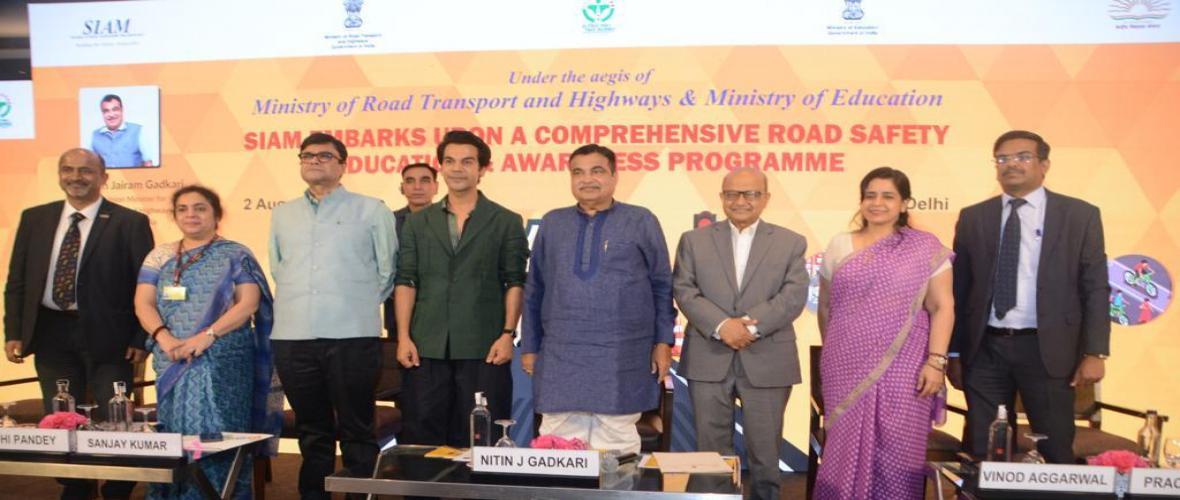 Signing of MoU between KVS & SIAM on Road Safety awareness in the benign presence of Hon'ble Minister for Road Transport and Highways Sh. Nitin Gadkari.